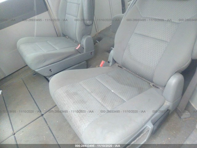 Photo 7 VIN: 2A4RR5D17AR233579 - CHRYSLER TOWN & COUNTRY 