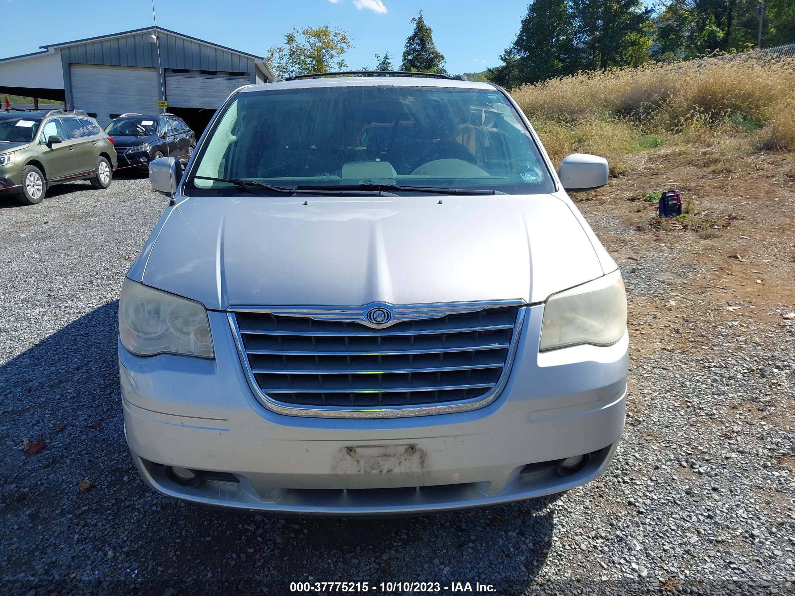 Photo 12 VIN: 2A4RR5D17AR278991 - CHRYSLER TOWN & COUNTRY 