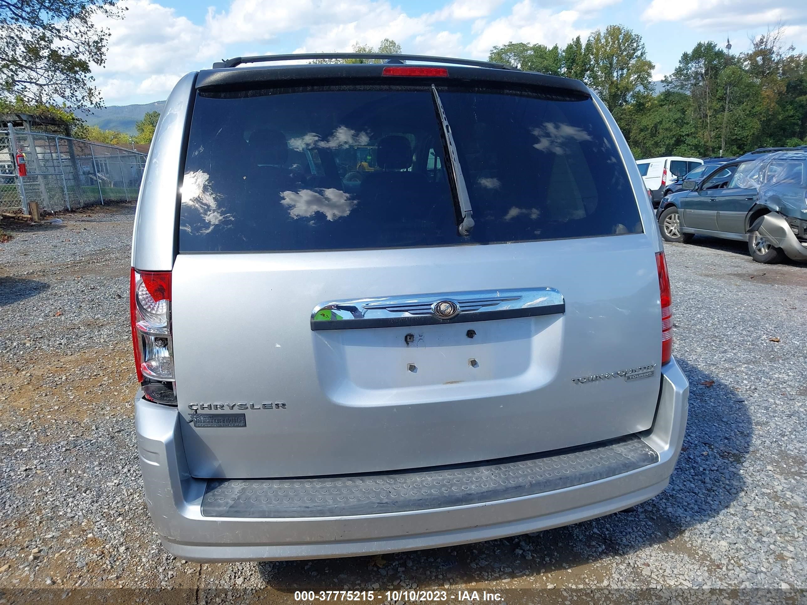 Photo 16 VIN: 2A4RR5D17AR278991 - CHRYSLER TOWN & COUNTRY 