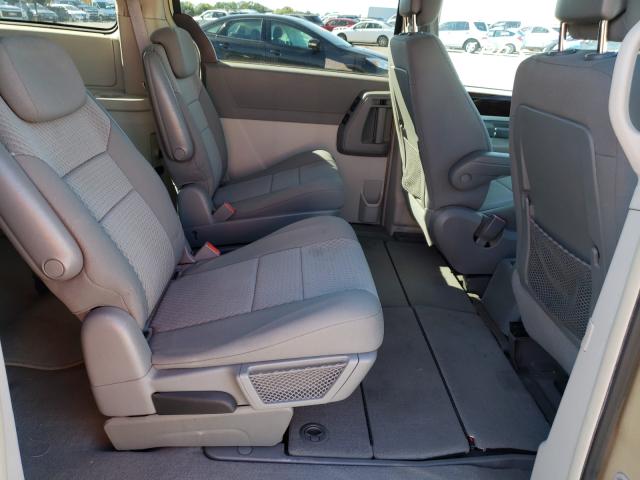 Photo 5 VIN: 2A4RR5D17AR298433 - CHRYSLER TOWN &AMP COU 