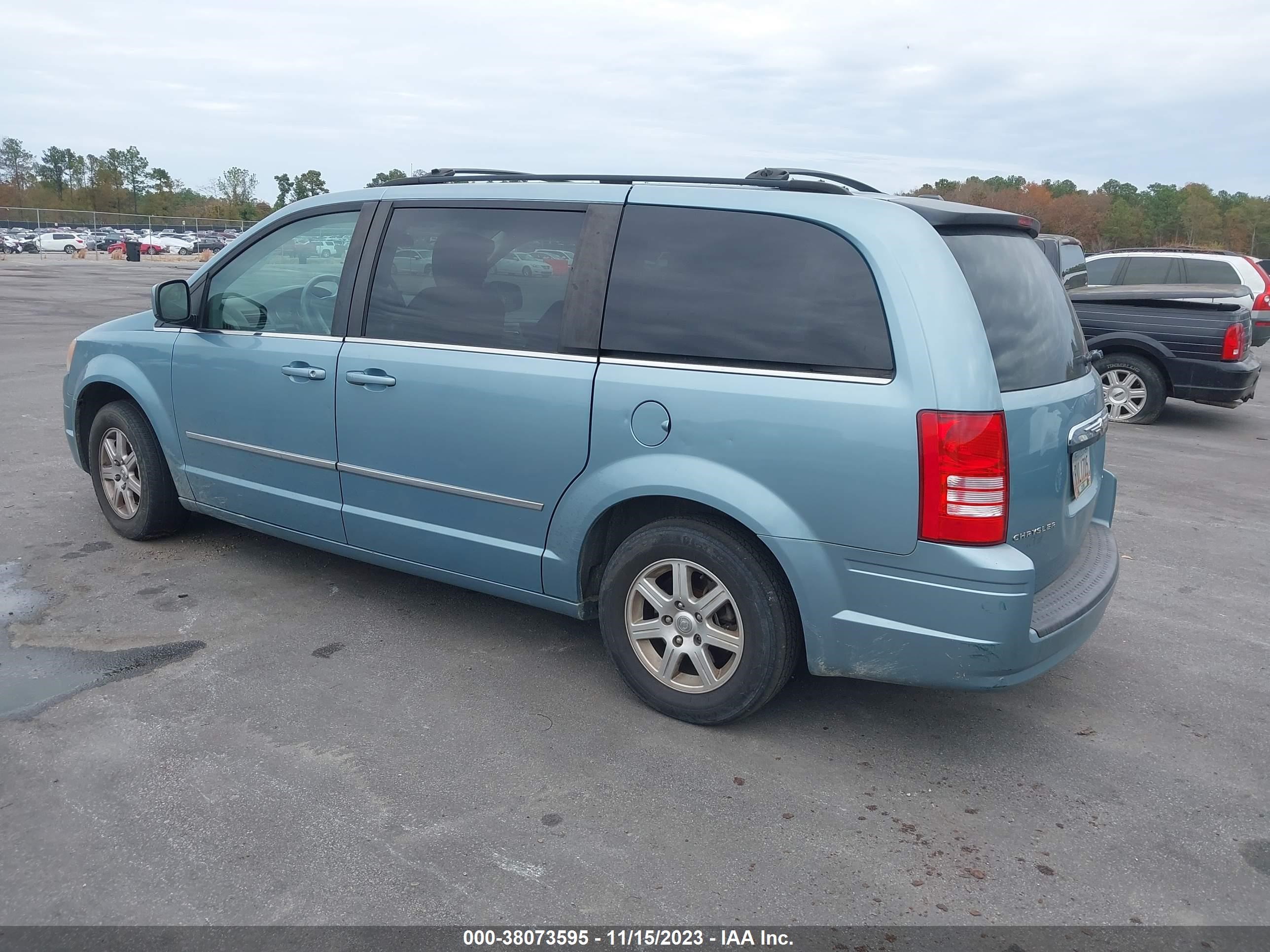 Photo 2 VIN: 2A4RR5D17AR300794 - CHRYSLER TOWN & COUNTRY 