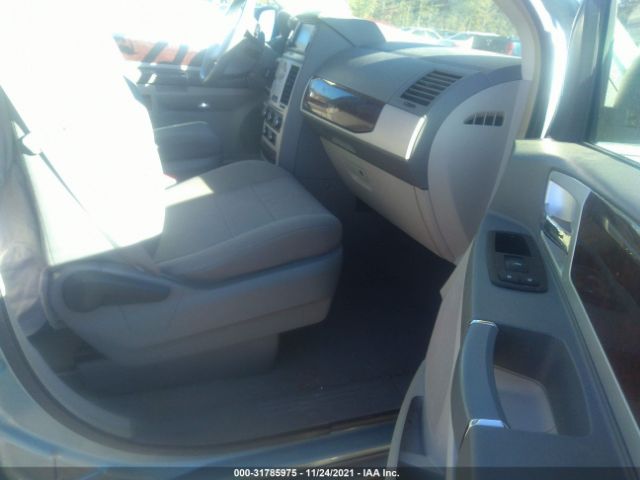 Photo 4 VIN: 2A4RR5D17AR300990 - CHRYSLER TOWN & COUNTRY 