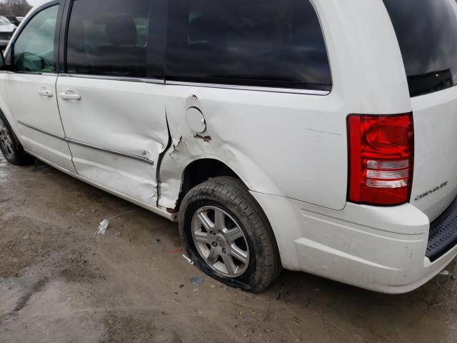 Photo 8 VIN: 2A4RR5D17AR305672 - CHRYSLER TOWN &AMP COU 