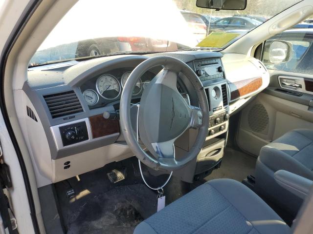 Photo 7 VIN: 2A4RR5D17AR347940 - CHRYSLER TOWN & COU 