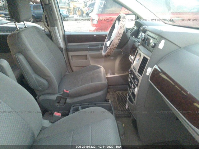 Photo 4 VIN: 2A4RR5D17AR348036 - CHRYSLER TOWN & COUNTRY 