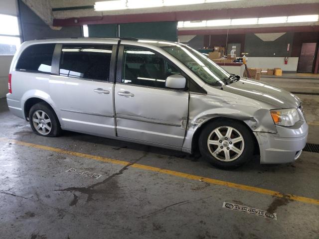 Photo 3 VIN: 2A4RR5D17AR421227 - CHRYSLER TOWN & COU 