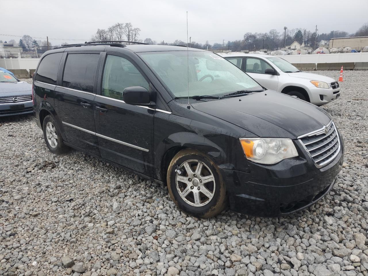 Photo 3 VIN: 2A4RR5D17AR431837 - CHRYSLER TOWN & COUNTRY 