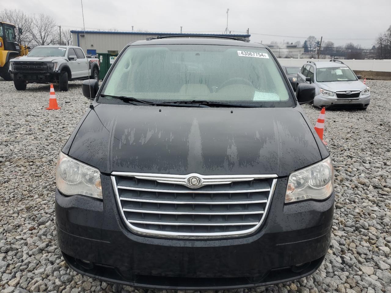 Photo 4 VIN: 2A4RR5D17AR431837 - CHRYSLER TOWN & COUNTRY 