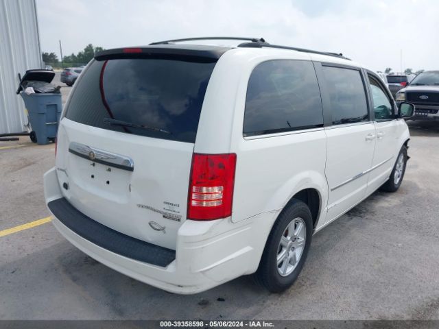 Photo 3 VIN: 2A4RR5D17AR460965 - CHRYSLER TOWN & COUNTRY 