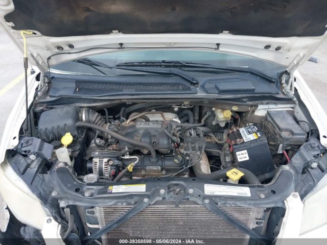 Photo 9 VIN: 2A4RR5D17AR460965 - CHRYSLER TOWN & COUNTRY 