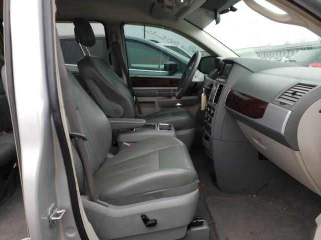 Photo 4 VIN: 2A4RR5D17AR463669 - CHRYSLER TOWN & COU 