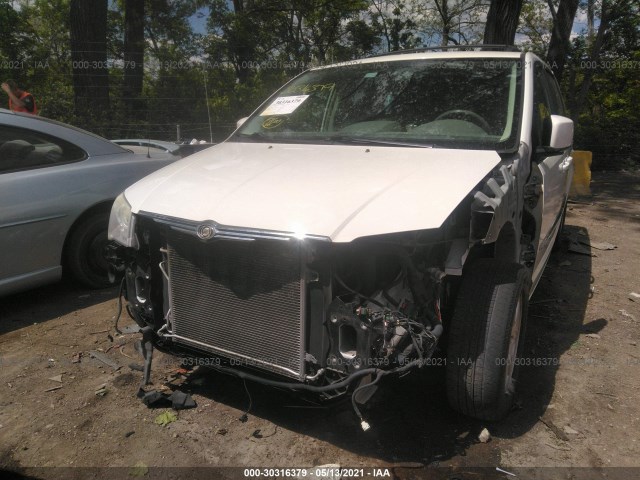 Photo 5 VIN: 2A4RR5D17AR501823 - CHRYSLER TOWN & COUNTRY 