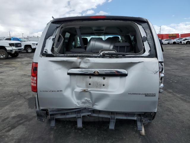 Photo 5 VIN: 2A4RR5D18AR103231 - CHRYSLER TOWN & COU 