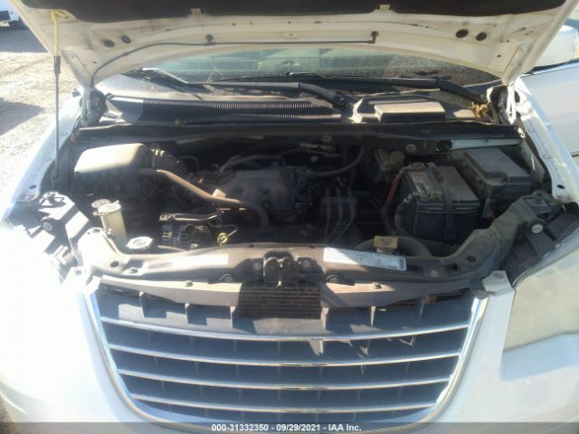 Photo 9 VIN: 2A4RR5D18AR132082 - CHRYSLER TOWN & COUNTRY 