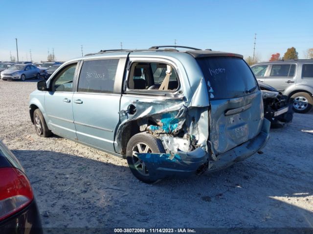 Photo 2 VIN: 2A4RR5D18AR140909 - CHRYSLER TOWN & COUNTRY 