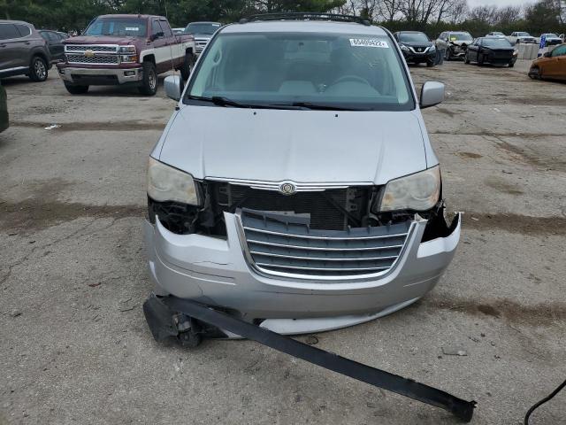 Photo 8 VIN: 2A4RR5D18AR155720 - CHRYSLER TOWN & COU 