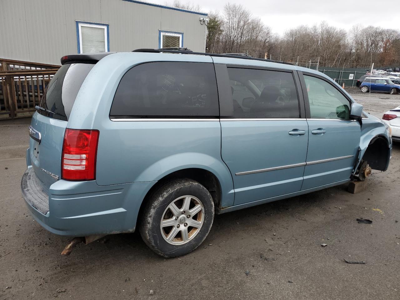 Photo 2 VIN: 2A4RR5D18AR167995 - CHRYSLER TOWN & COUNTRY 