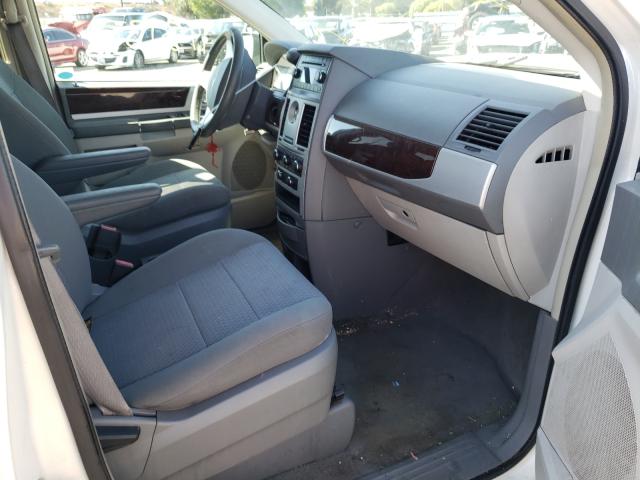 Photo 4 VIN: 2A4RR5D18AR213938 - CHRYSLER TOWN &AMP COU 