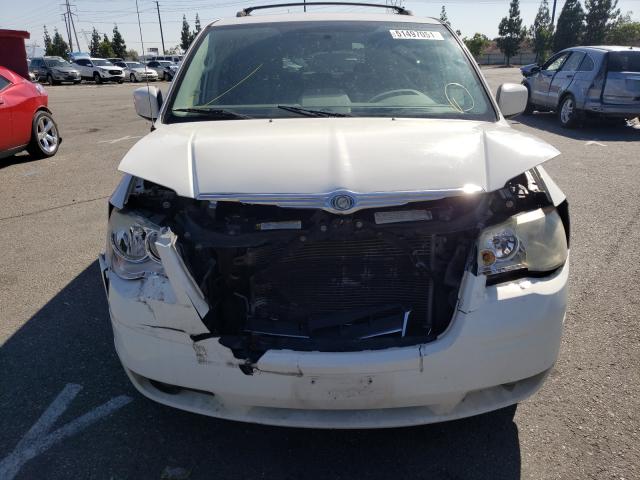 Photo 8 VIN: 2A4RR5D18AR213938 - CHRYSLER TOWN &AMP COU 