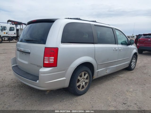 Photo 3 VIN: 2A4RR5D18AR228892 - CHRYSLER TOWN & COUNTRY 