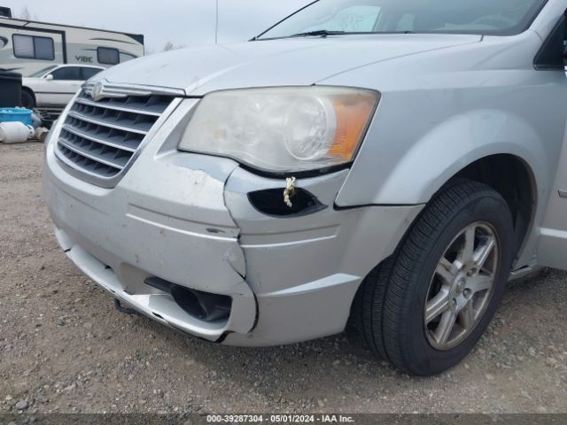 Photo 5 VIN: 2A4RR5D18AR228892 - CHRYSLER TOWN & COUNTRY 