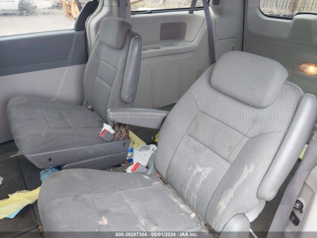 Photo 7 VIN: 2A4RR5D18AR228892 - CHRYSLER TOWN & COUNTRY 