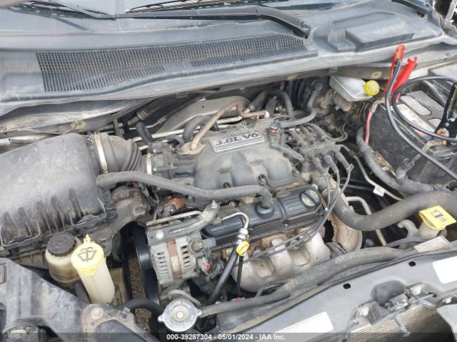 Photo 9 VIN: 2A4RR5D18AR228892 - CHRYSLER TOWN & COUNTRY 