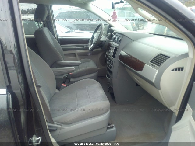 Photo 4 VIN: 2A4RR5D18AR245725 - CHRYSLER TOWN & COUNTRY 