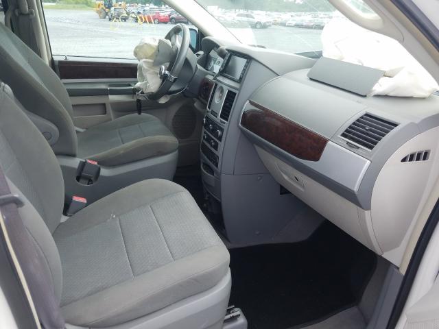 Photo 4 VIN: 2A4RR5D18AR262444 - CHRYSLER TOWN & COU 