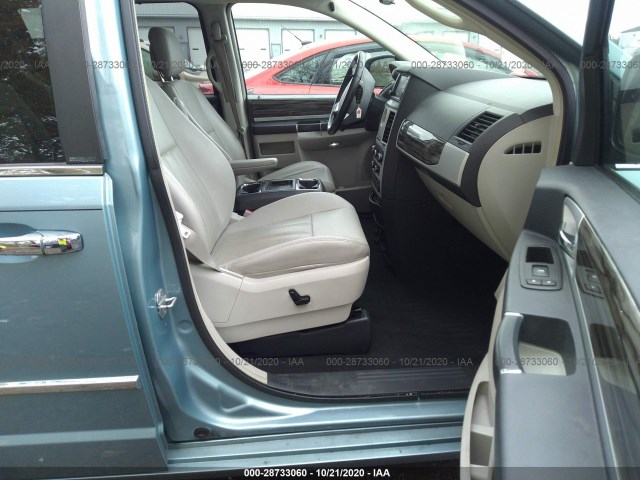 Photo 4 VIN: 2A4RR5D18AR286517 - CHRYSLER TOWN & COUNTRY 