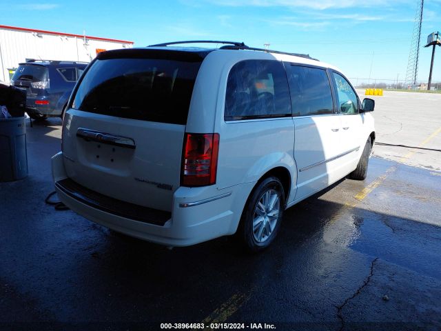 Photo 3 VIN: 2A4RR5D18AR299929 - CHRYSLER TOWN & COUNTRY 