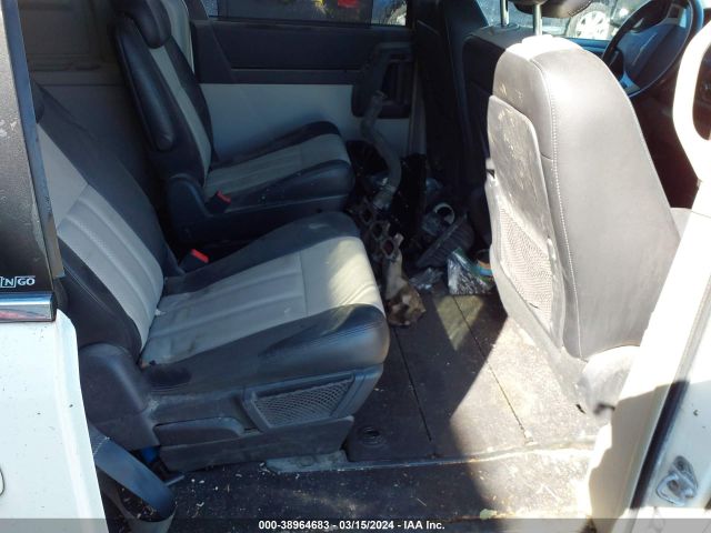 Photo 7 VIN: 2A4RR5D18AR299929 - CHRYSLER TOWN & COUNTRY 