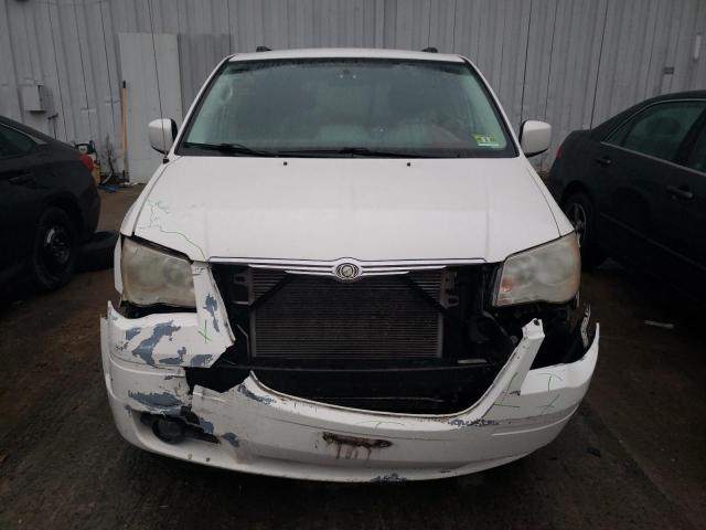 Photo 4 VIN: 2A4RR5D18AR319225 - CHRYSLER TOWN & COU 