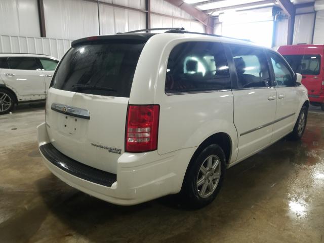 Photo 3 VIN: 2A4RR5D18AR324361 - CHRYSLER TOWN & COU 