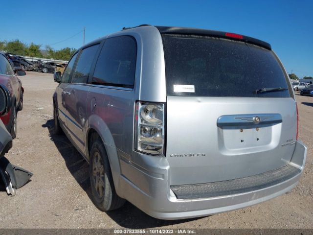 Photo 2 VIN: 2A4RR5D18AR351012 - CHRYSLER TOWN & COUNTRY 