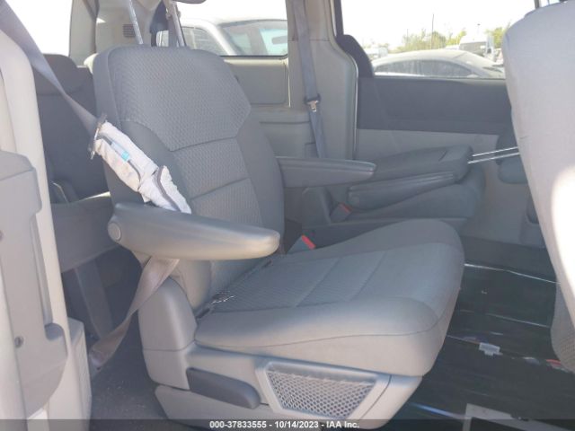 Photo 7 VIN: 2A4RR5D18AR351012 - CHRYSLER TOWN & COUNTRY 