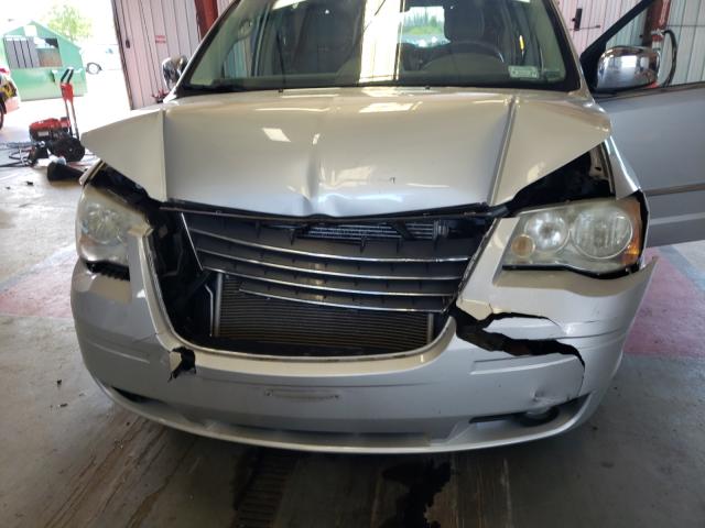 Photo 6 VIN: 2A4RR5D18AR366447 - CHRYSLER TOWN &AMP COU 