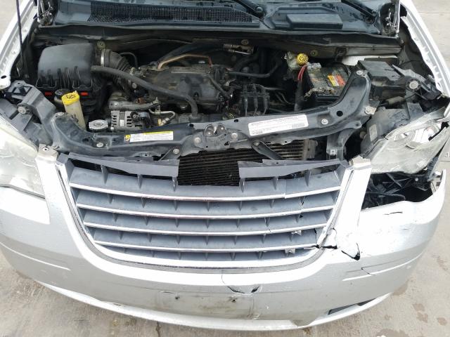 Photo 6 VIN: 2A4RR5D18AR432463 - CHRYSLER TOWN & COU 