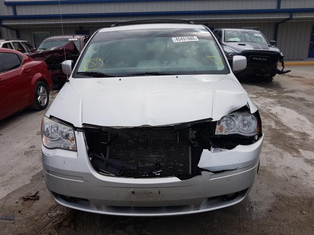 Photo 6 VIN: 2A4RR5D18AR432480 - CHRYSLER TOWN & COU 