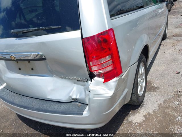 Photo 5 VIN: 2A4RR5D18AR450784 - CHRYSLER TOWN & COUNTRY 