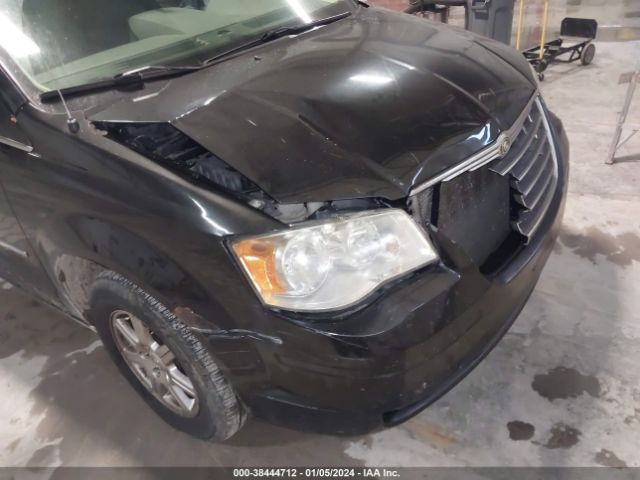 Photo 5 VIN: 2A4RR5D18AR451790 - CHRYSLER TOWN & COUNTRY 