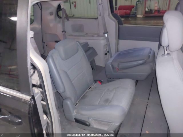 Photo 7 VIN: 2A4RR5D18AR451790 - CHRYSLER TOWN & COUNTRY 