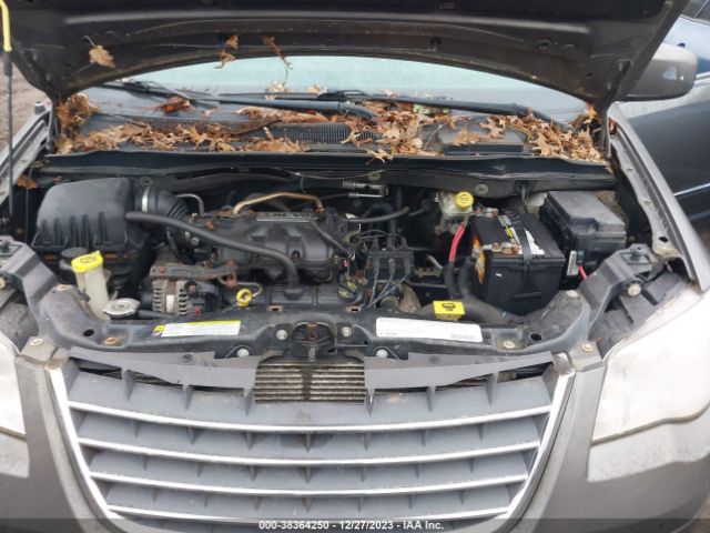 Photo 9 VIN: 2A4RR5D18AR454589 - CHRYSLER TOWN & COUNTRY 