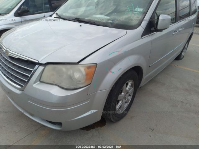 Photo 5 VIN: 2A4RR5D18AR457931 - CHRYSLER TOWN & COUNTRY 