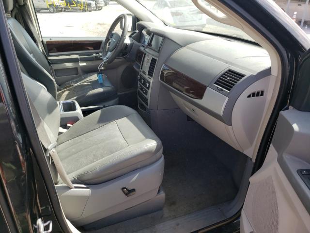 Photo 4 VIN: 2A4RR5D18AR461123 - CHRYSLER TOWN &AMP COU 