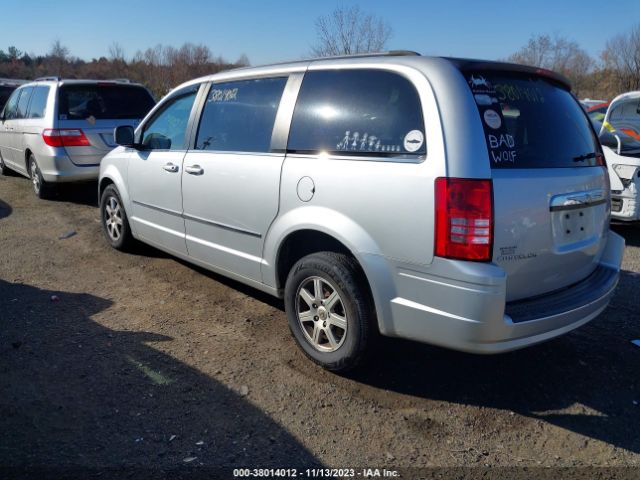 Photo 2 VIN: 2A4RR5D18AR492548 - CHRYSLER TOWN & COUNTRY 