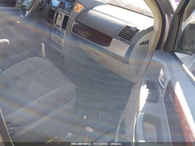 Photo 4 VIN: 2A4RR5D18AR492548 - CHRYSLER TOWN & COUNTRY 