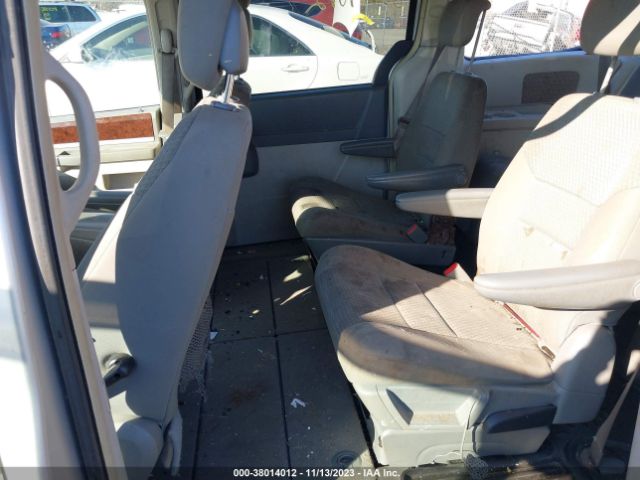 Photo 7 VIN: 2A4RR5D18AR492548 - CHRYSLER TOWN & COUNTRY 