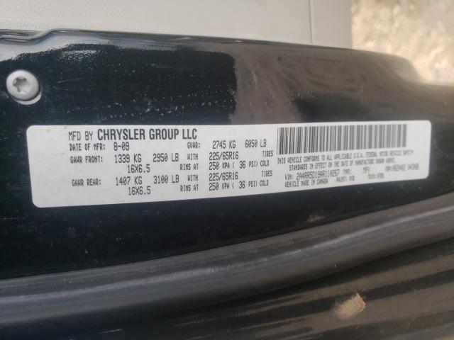 Photo 9 VIN: 2A4RR5D19AR110267 - CHRYSLER TOWN & COU 