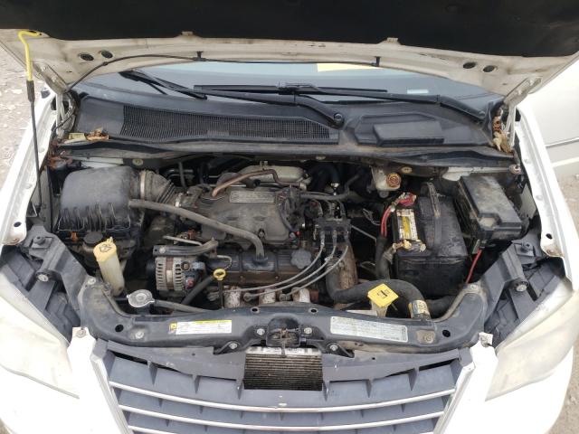 Photo 6 VIN: 2A4RR5D19AR127845 - CHRYSLER TOWN &AMP COU 